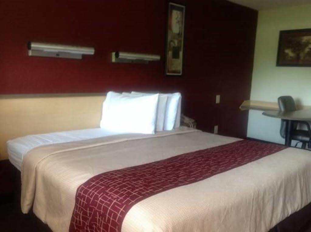 Red Roof Inn Greensboro Airport Εξωτερικό φωτογραφία