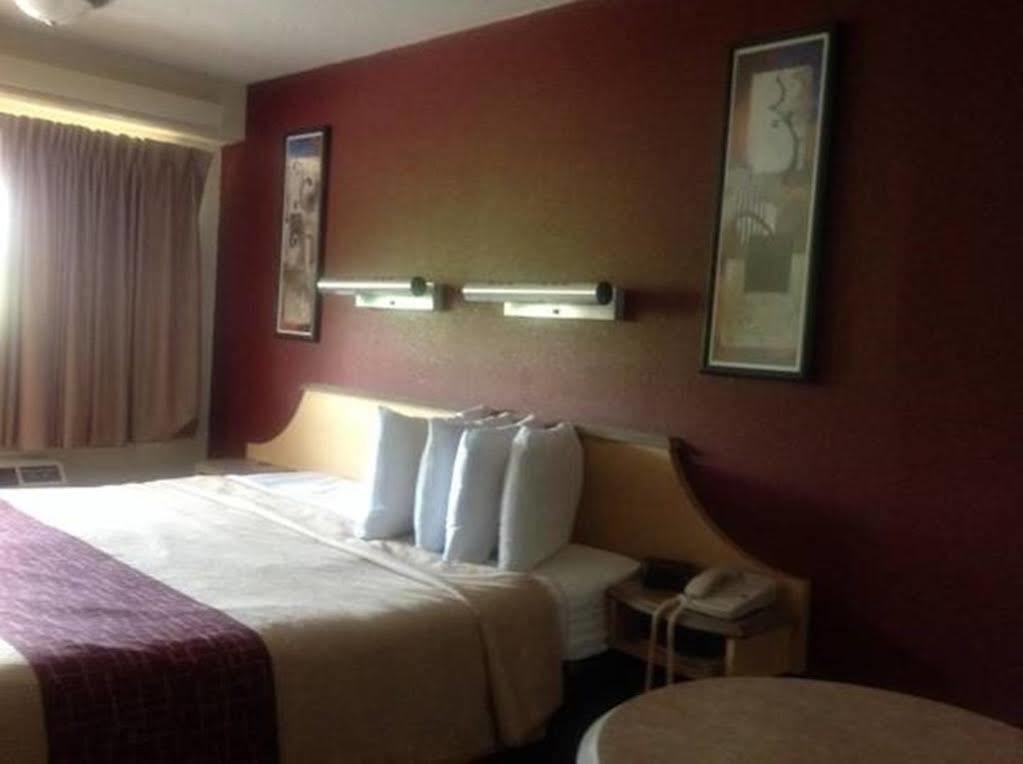 Red Roof Inn Greensboro Airport Εξωτερικό φωτογραφία