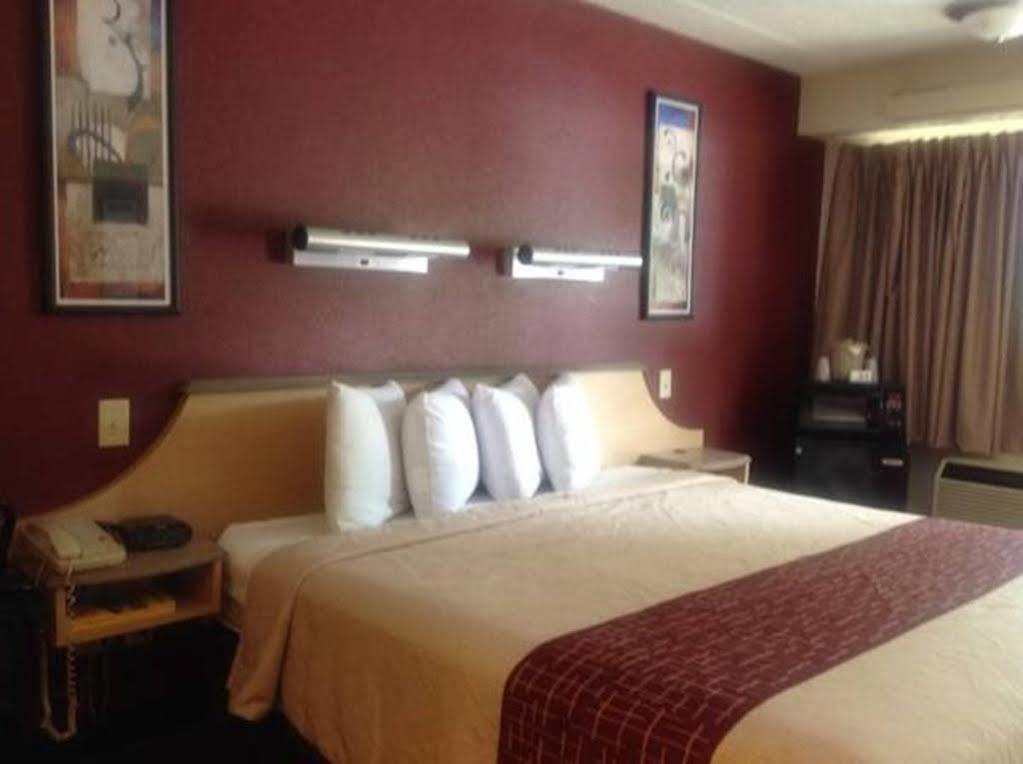 Red Roof Inn Greensboro Airport Εξωτερικό φωτογραφία